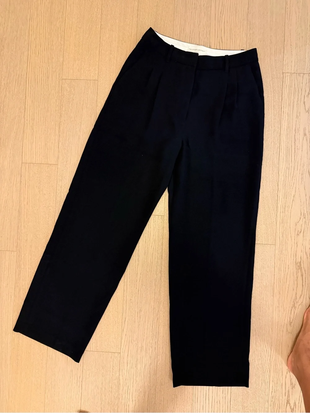 Wilfred The Effortless Pant in Black - Picture 2 of 3